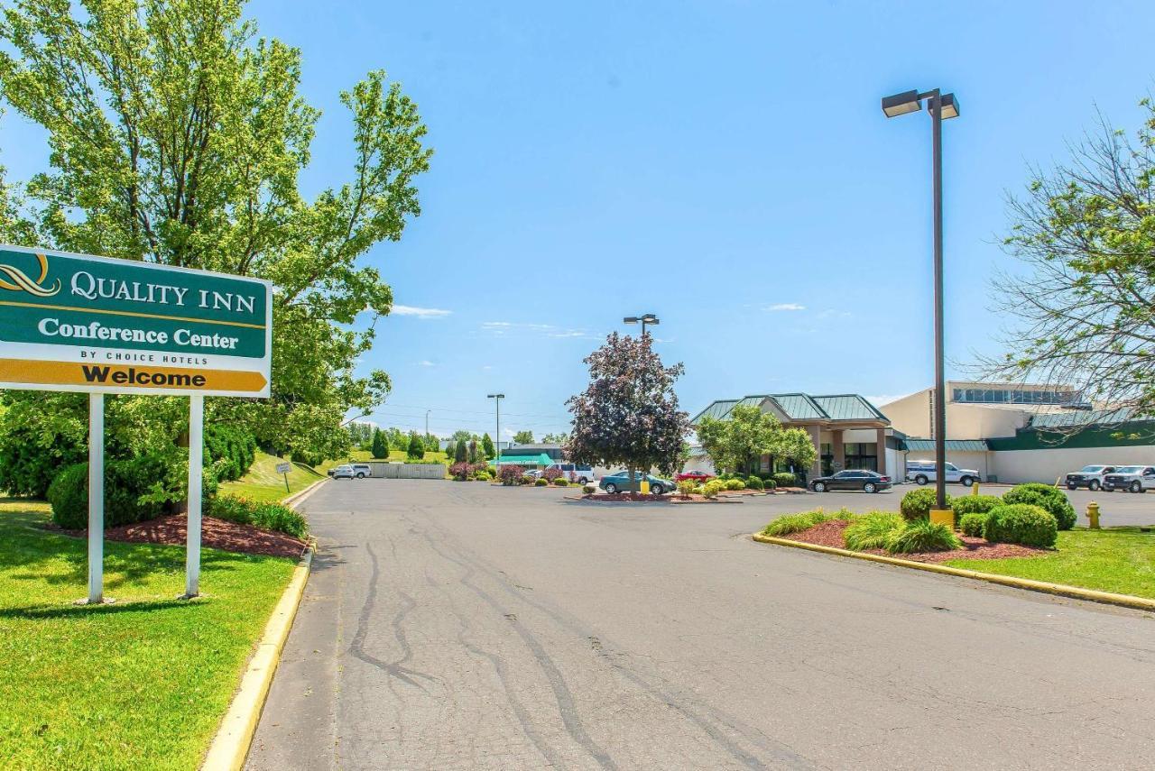 Quality Inn And Conference Center Springfield Exterior photo